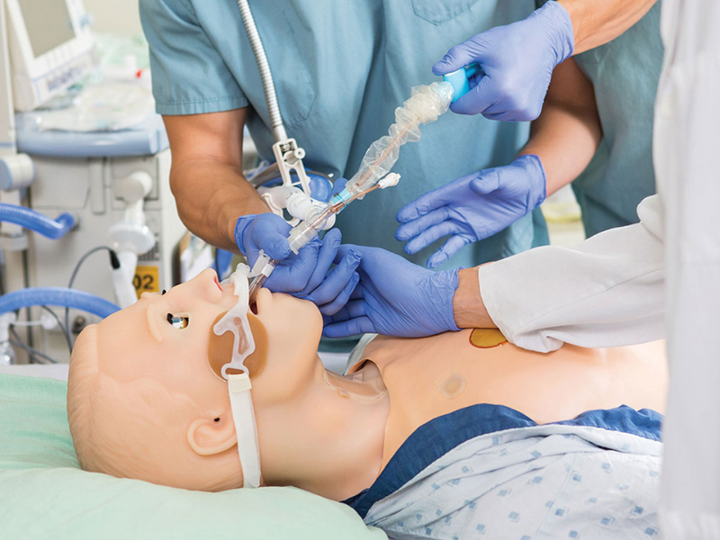 Simulation médicale : vers une nouvelle pédagogie du geste ?