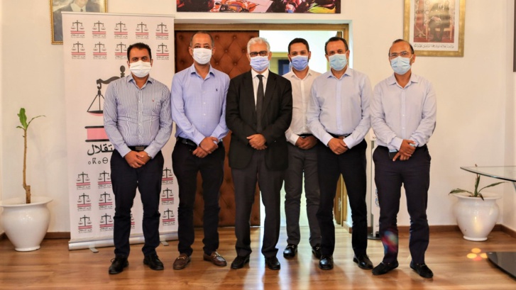 Nizar Baraka reçoit une délégation des pilotes de la Royal Air Maroc Nizar Baraka reçoit une délégation des pilotes de la Royal Air Maroc