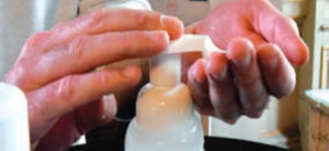 Hygiène : Trois erreurs « fréquemment » commises avec du gel hydroalcoolique Hygiène : Trois erreurs « fréquemment » commises avec du gel hydroalcoolique