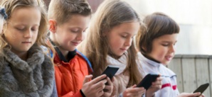 La jeunesse, toujours connectée La jeunesse, toujours connectée