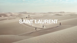 Saint Laurent : Le défilé printemps-hiver 2021 dans les dunes du Sahara marocain Saint Laurent : Le défilé printemps-hiver 2021 dans les dunes du Sahara marocain