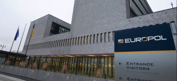 Europol a saisit plus de 27 millions de masques contrefaits lors d'une opération européenne Europol a saisit plus de 27 millions de masques contrefaits lors d'une opération européenne