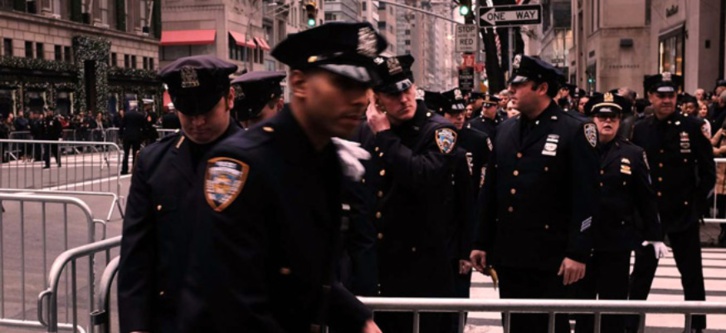 Le NYPD n'obligera plus les femmes à enlever leur hijab pour des photos d'arrestation Le NYPD n'obligera plus les femmes à enlever leur hijab pour des photos d'arrestation