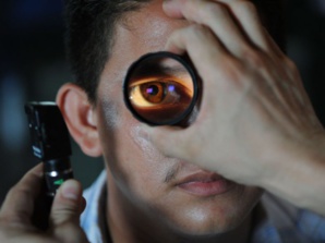 Découvrez ce qui abîme nos yeux ! Découvrez ce qui abîme nos yeux !