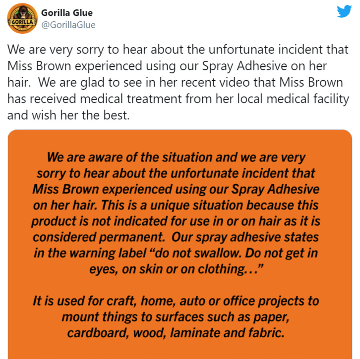 Une Américaine se coiffe avec de la colle extra-forte Une Américaine se coiffe avec de la colle extra-forte