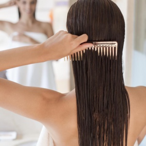 Pourquoi se rincer les cheveux avec du vinaigre de cidre ? Pourquoi se rincer les cheveux avec du vinaigre de cidre ?