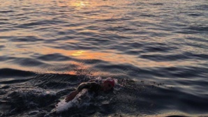 Héro : Un Marocain nage jusqu'à Sebta pour récupérer son neveu Héro : Un Marocain nage jusqu'à Sebta pour récupérer son neveu