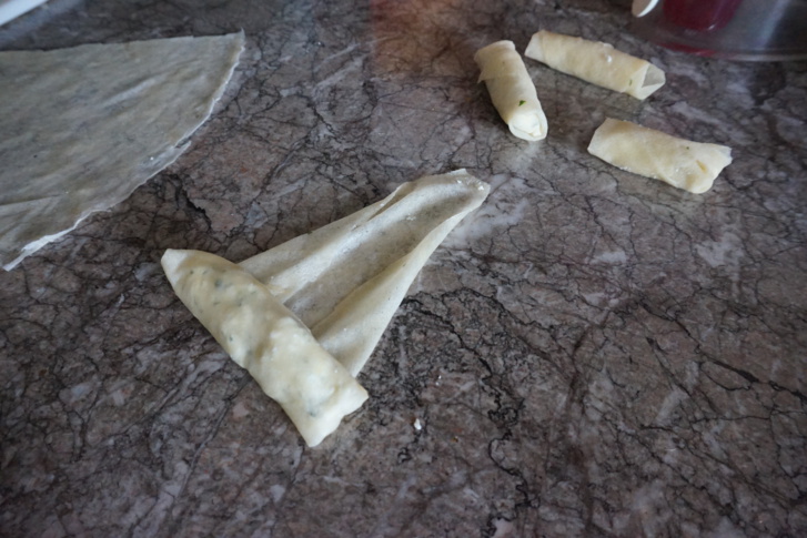 Mode de pliage briouates cylindriques ou « cigares » Mode de pliage briouates cylindriques ou « cigares »