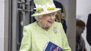 Première apparition de la reine Elizabeth II après 5 mois Première apparition de la reine Elizabeth II après 5 mois