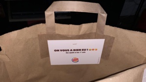 La blague de Burger King : Livrer les commandes dans l'emballage de McDonald's La blague de Burger King : Livrer les commandes dans l'emballage de McDonald's