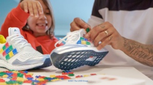 LEGO et Adidas collaborent pour proposer une chaussure très originale LEGO et Adidas collaborent pour proposer une chaussure très originale