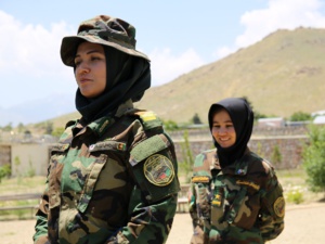 Soldates afghanes prêtes à affronter les Talibans