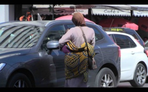 Une mendiante avec un faux bébé arrêtée Une mendiante avec un faux bébé arrêtée