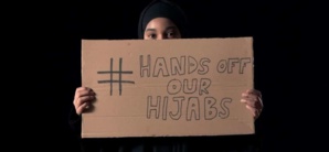 #HandsOffMyHijab, le hashtag lancé par l’influenceuse Rawdah Mohamed #HandsOffMyHijab, le hashtag lancé par l’influenceuse Rawdah Mohamed
