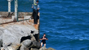 Incroyable : Plus de 3000 marocains rejoignent Sebta à la nage Incroyable : Plus de 3000 marocains rejoignent Sebta à la nage