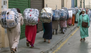 Les sinistrés de Bab Sebta, entre l'espoir de survivre et celui de reprendre l’activité à l’autre rive Les sinistrés de Bab Sebta, entre l'espoir de survivre et celui de reprendre l’activité à l’autre rive