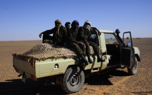 Miliciens du polisario en pick-up : ni la victoire, ni la mort... la fuite ! Miliciens du polisario en pick-up : ni la victoire, ni la mort... la fuite !