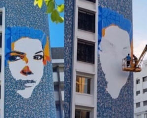 Tanger : le portrait de Leïla Alaoui sur la façade du Technopark fait polémique Tanger : le portrait de Leïla Alaoui sur la façade du Technopark fait polémique