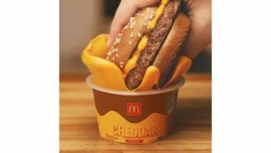 McDonald's propose un pot de cheddar fondu pour tremper votre burger McDonald's propose un pot de cheddar fondu pour tremper votre burger