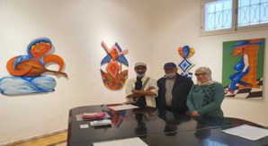 Essaouira : une exposition collective célèbre “l’art des Mogadoriens” Essaouira : une exposition collective célèbre “l’art des Mogadoriens”