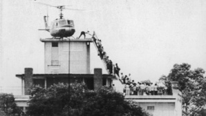 30 avril 1975 : les Américains fuient Saïgon à bord d'hélicoptères posés sur le toit de l'ambassade US