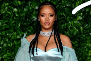 Rihanna loue sa maison de Beverly Hills à 80.000 $ par mois Rihanna loue sa maison de Beverly Hills à 80.000 $ par mois