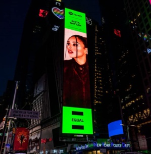 Rhita Nattah, chanteuse marocaine sur le billboard de Times Square