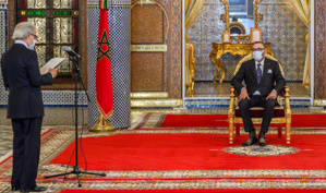 Wali Bank Al-Maghrib devant SM le Roi