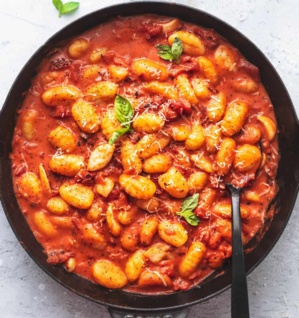 Gnocchi de pommes de terre avec une sauce tomates Gnocchi de pommes de terre avec une sauce tomates
