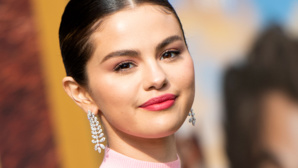 Selena Gomez nous montre son maquillage de soirée idéal Selena Gomez nous montre son maquillage de soirée idéal