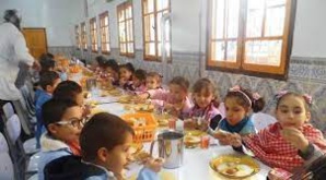 Cantines scolaires : on exploite bien les parents d'élèves . Cantines scolaires : on exploite bien les parents d'élèves .