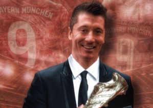 Lewandowski reçoit le soulier d’or et le dédie à sa femme Lewandowski reçoit le soulier d’or et le dédie à sa femme