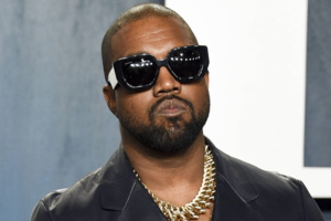 Kanye West change officiellement de nom et devient " Ye " Kanye West change officiellement de nom et devient " Ye "