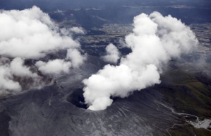 Japon : Eruption spectaculaire du volcan Aso, l'un des volcans les plus actifs du pays Japon : Eruption spectaculaire du volcan Aso, l'un des volcans les plus actifs du pays