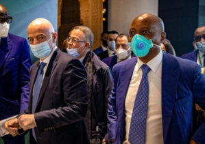 Gianni Infantino (FIFA), Fouzi Lekjaa (FRMF) et Patrice Motsepe (CAF). Gianni Infantino (FIFA), Fouzi Lekjaa (FRMF) et Patrice Motsepe (CAF).