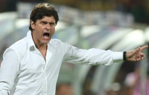 Le Français Didier Six, sélectionneur de la Guinée. Le Français Didier Six, sélectionneur de la Guinée.