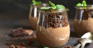 Mousse au chocolat couronnée de brownies