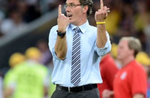 « Laurent dehors »! « Laurent dehors »!