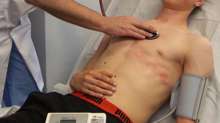 Pfizer : Des scientifiques marocains mettent en garde contre la myocardite chez les adolescents Pfizer : Des scientifiques marocains mettent en garde contre la myocardite chez les adolescents