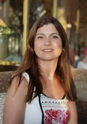 Entretien avec Nargisse Bennani, artiste peintre vivant aux EAU Entretien avec Nargisse Bennani, artiste peintre vivant aux EAU