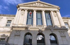 France : un homme condamné à un an de prison après avoir jeté un chien par la fenêtre France : un homme condamné à un an de prison après avoir jeté un chien par la fenêtre