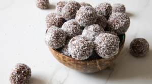 Boules au chocolat et à la noix de coco Boules au chocolat et à la noix de coco