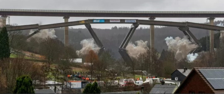 Démolition spectaculaire d'un pont en Allemagne 