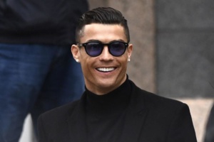 Cristiano Ronaldo : Première personne à atteindre 400 millions d'abonnés sur Instagram Cristiano Ronaldo : Première personne à atteindre 400 millions d'abonnés sur Instagram