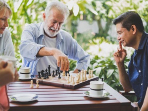 Ralentissement du cerveau : il arrive beaucoup plus tard qu'on imagine Ralentissement du cerveau : il arrive beaucoup plus tard qu'on imagine