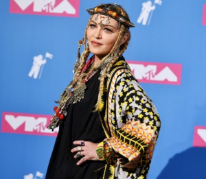 Madonna compare Poutine à Hitler dans une vidéo en soutien à l'Ukraine Madonna compare Poutine à Hitler dans une vidéo en soutien à l'Ukraine