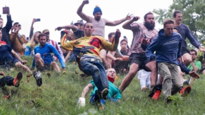 Cheese rolling : Une course pour du fromage ! Cheese rolling : Une course pour du fromage !