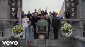 “Fils de joie” : Le nouveau clip de Stromae, les funérailles d’une travailleuse du sexe dans un monde imaginaire “Fils de joie” : Le nouveau clip de Stromae, les funérailles d’une travailleuse du sexe dans un monde imaginaire