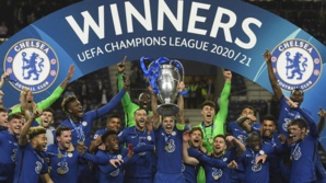 Pourquoi on attribue des coupes aux vainqueurs de compétitions ? Pourquoi on attribue des coupes aux vainqueurs de compétitions ?