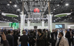 Huawei éclaire l'avenir et les consciences au MWC Huawei éclaire l'avenir et les consciences au MWC